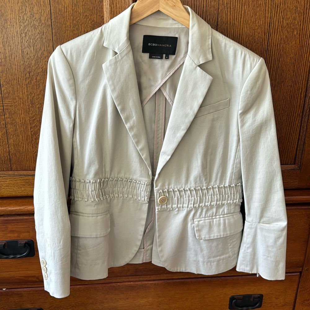 BCBG Maxazria blazer jacket size small ⭐️ beige / vintage & great condition!